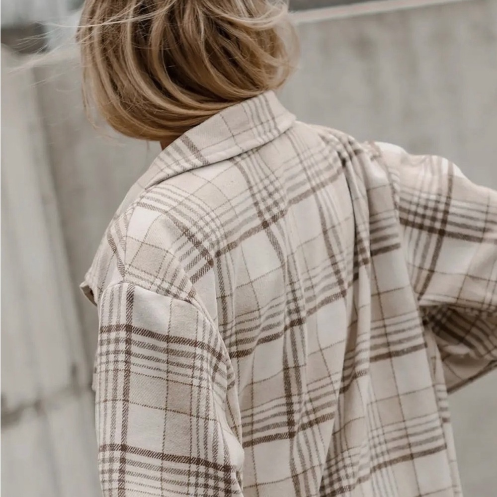 Women’s Plaid Button Down Shacket with removable … - image 3